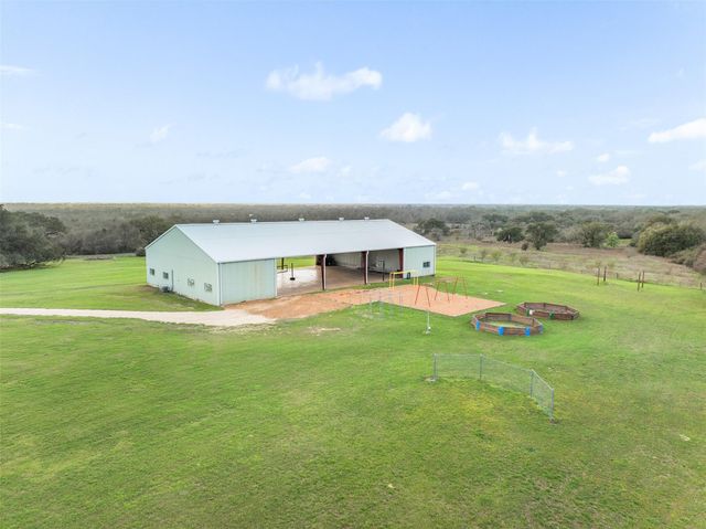 1115 County Rd 307, Alleyton, TX 78935