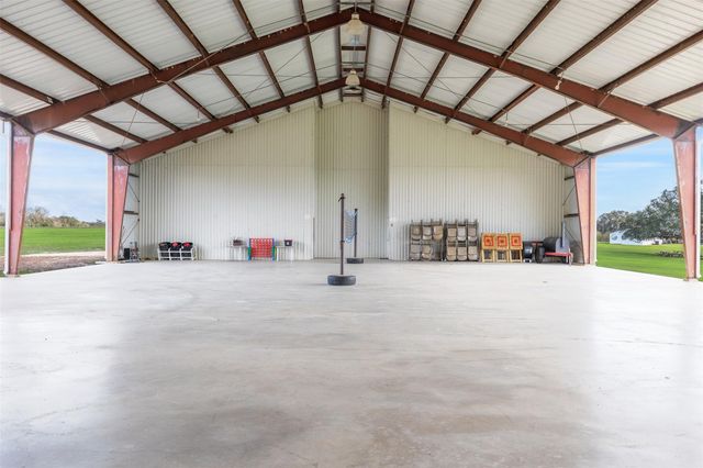 1115 County Rd 307, Alleyton, TX 78935