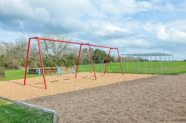 1115 County Rd 307, Alleyton, TX 78935