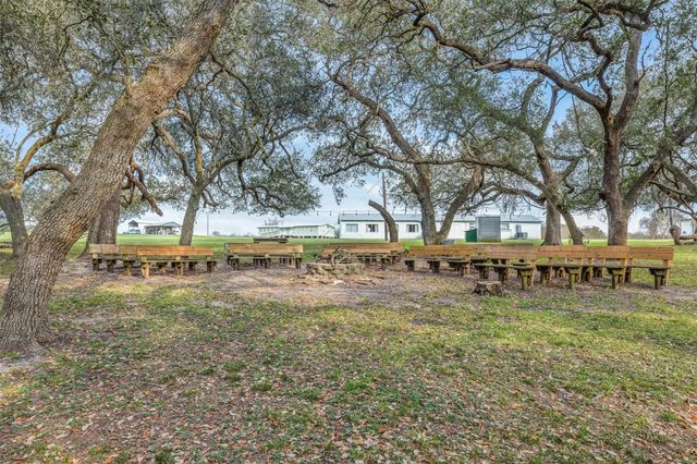 1115 County Rd 307, Alleyton, TX 78935