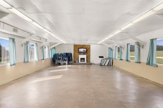 1115 County Rd 307, Alleyton, TX 78935