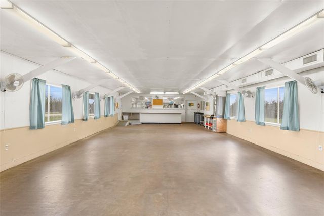 1115 County Rd 307, Alleyton, TX 78935