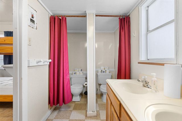 1115 County Rd 307, Alleyton, TX 78935