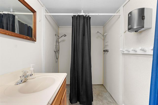 1115 County Rd 307, Alleyton, TX 78935