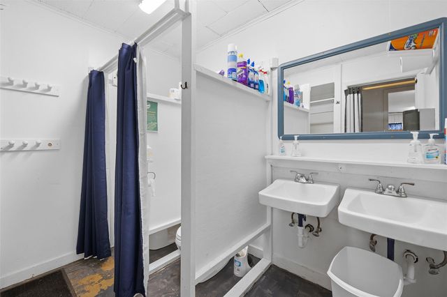 1115 County Rd 307, Alleyton, TX 78935