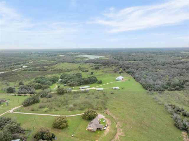 1115 County Rd 307, Alleyton, TX 78935