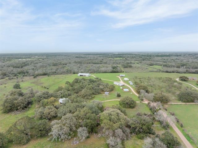 1115 County Rd 307, Alleyton, TX 78935