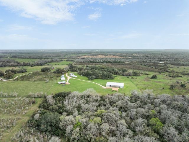 1115 County Rd 307, Alleyton, TX 78935