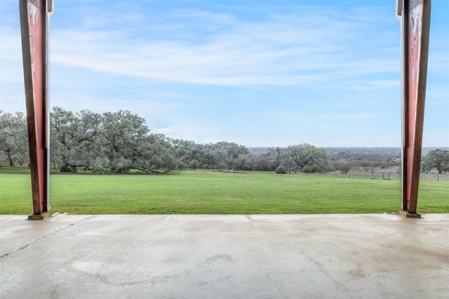 1115 County Rd 307, Alleyton, TX 78935
