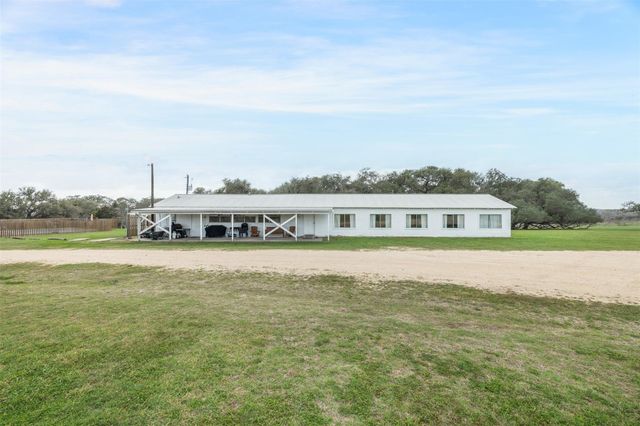 1115 County Rd 307, Alleyton, TX 78935