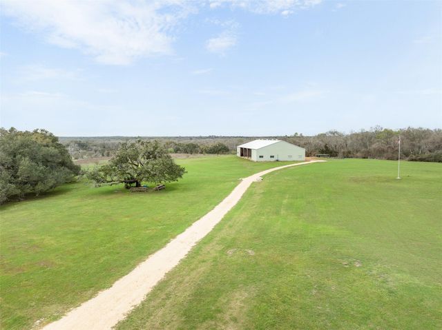 1115 County Rd 307, Alleyton, TX 78935