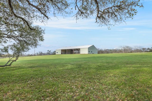 1115 County Rd 307, Alleyton, TX 78935