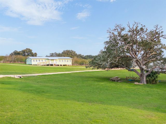 1115 County Rd 307, Alleyton, TX 78935