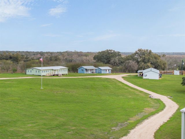 1115 County Rd 307, Alleyton, TX 78935