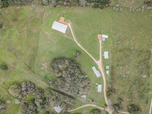 1115 County Rd 307, Alleyton, TX 78935