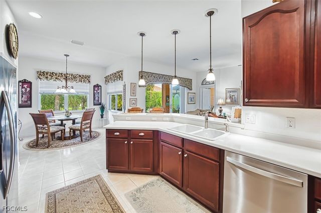 9710 Las Casas DR, Fort Myers, FL 33919