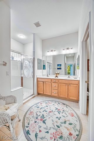 9710 Las Casas DR, Fort Myers, FL 33919