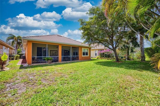 9710 Las Casas DR, Fort Myers, FL 33919