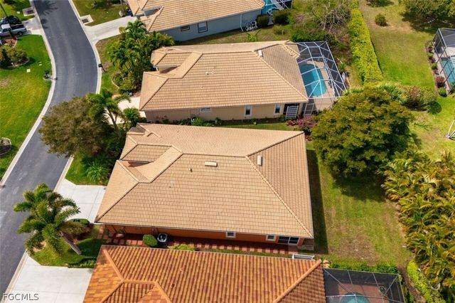 9710 Las Casas DR, Fort Myers, FL 33919