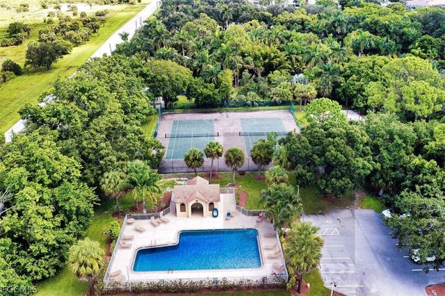 9710 Las Casas DR, Fort Myers, FL 33919