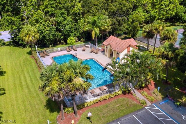 9710 Las Casas DR, Fort Myers, FL 33919