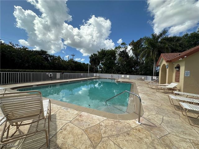 9710 Las Casas DR, Fort Myers, FL 33919