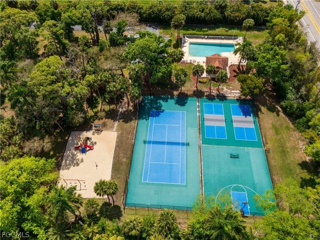 9710 Las Casas DR, Fort Myers, FL 33919