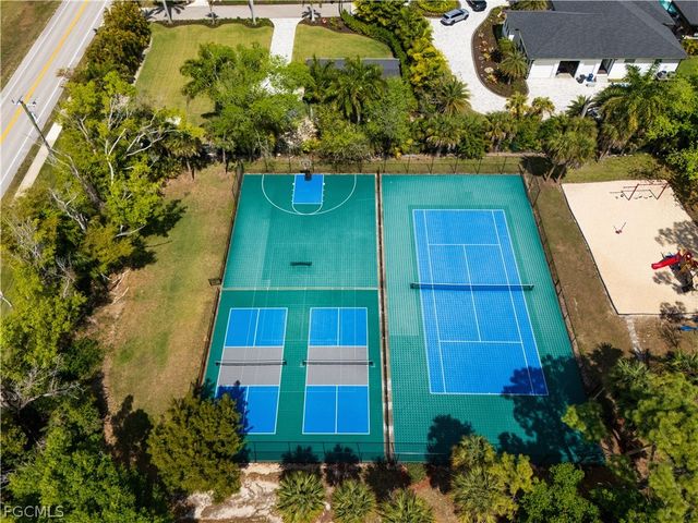 9710 Las Casas DR, Fort Myers, FL 33919