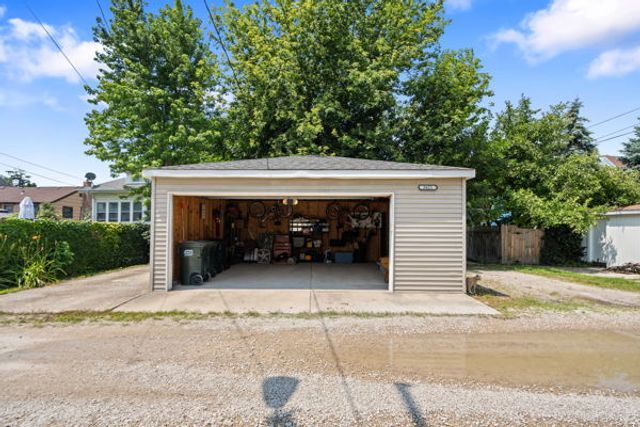 3621 Vernon Avenue, Brookfield, IL 60513
