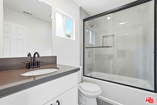 18149 Welby Way, Reseda (los Angeles), CA 91335