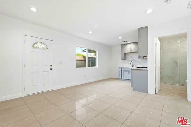 18149 Welby Way, Reseda (los Angeles), CA 91335