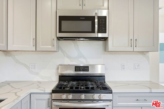 18149 Welby Way, Reseda (los Angeles), CA 91335