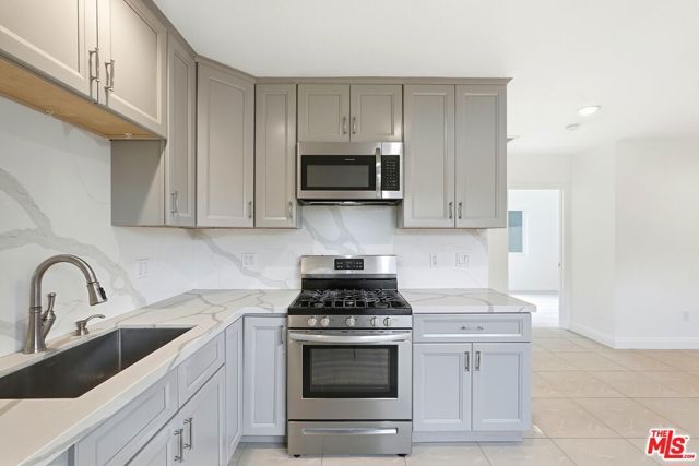 18149 Welby Way, Reseda (los Angeles), CA 91335