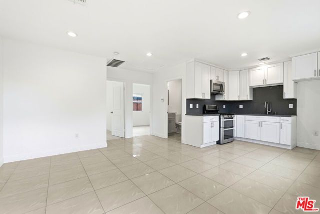 18149 Welby Way, Reseda (los Angeles), CA 91335