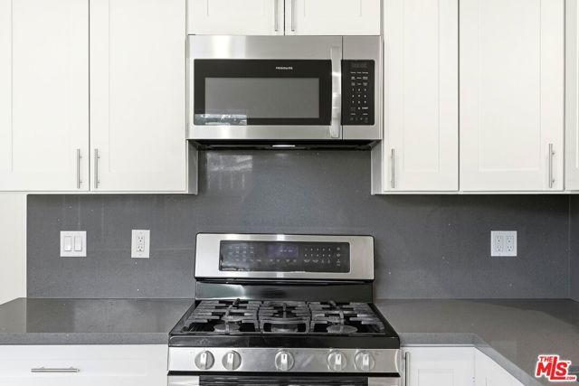 18149 Welby Way, Reseda (los Angeles), CA 91335