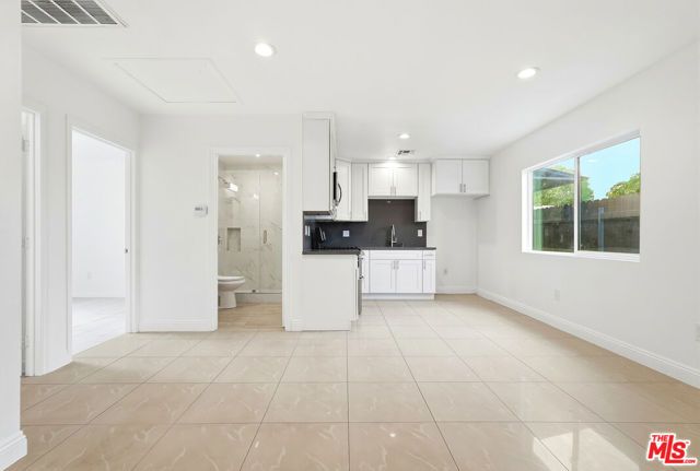 18149 Welby Way, Reseda (los Angeles), CA 91335