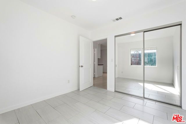 18149 Welby Way, Reseda (los Angeles), CA 91335