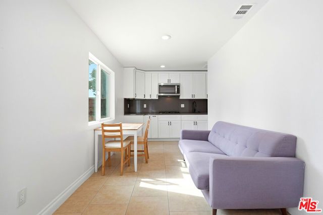 18149 Welby Way, Reseda (los Angeles), CA 91335