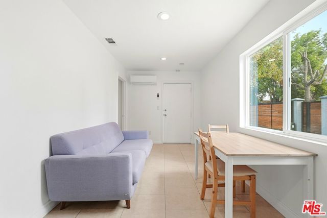 18149 Welby Way, Reseda (los Angeles), CA 91335