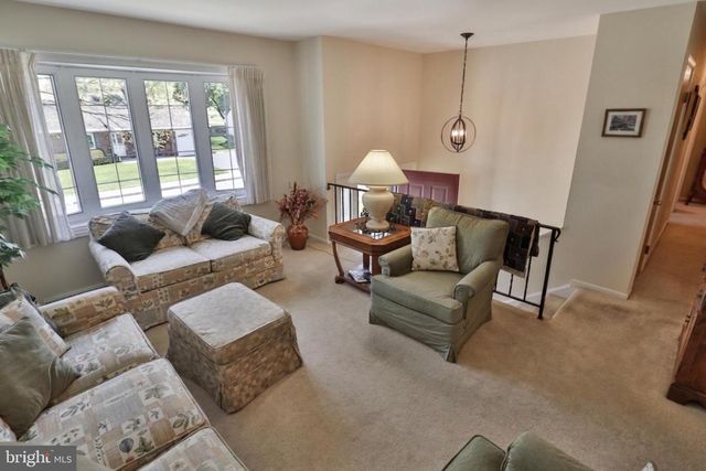 34 S OAK ST, Lititz, PA 17543