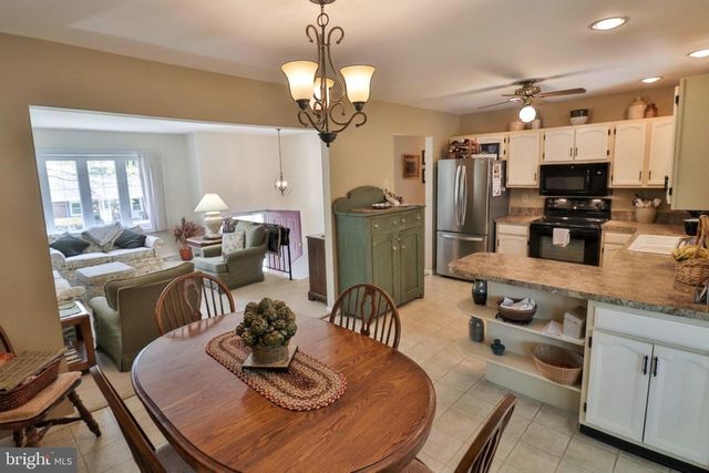 34 S OAK ST, Lititz, PA 17543