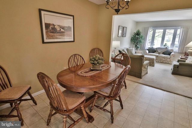 34 S OAK ST, Lititz, PA 17543