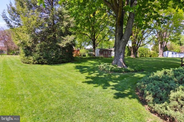 34 S OAK ST, Lititz, PA 17543