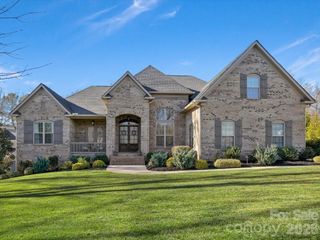 237 Wheatberry Hill Drive, Matthews, NC 28104
