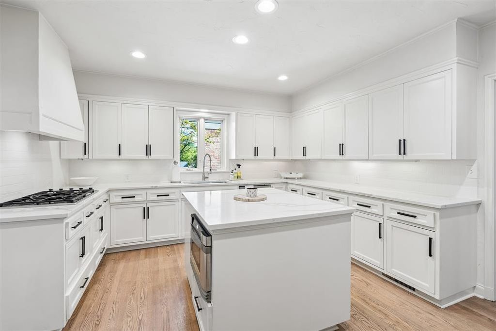 Image 16 of property listing at 6217 Claridge Court, Oklahoma City, OK 73118