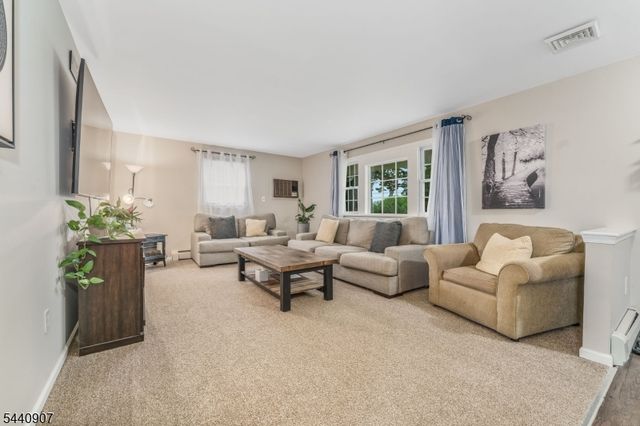 29 Stewartsville Rd, Franklin Twp., NJ 08886