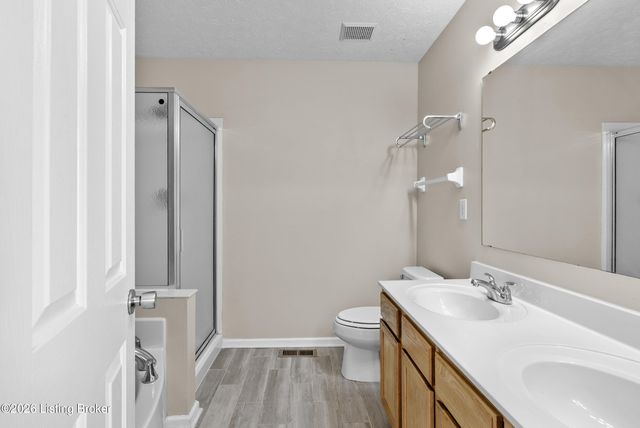 14204 Victory Ridge Dr, Louisville, KY 40245