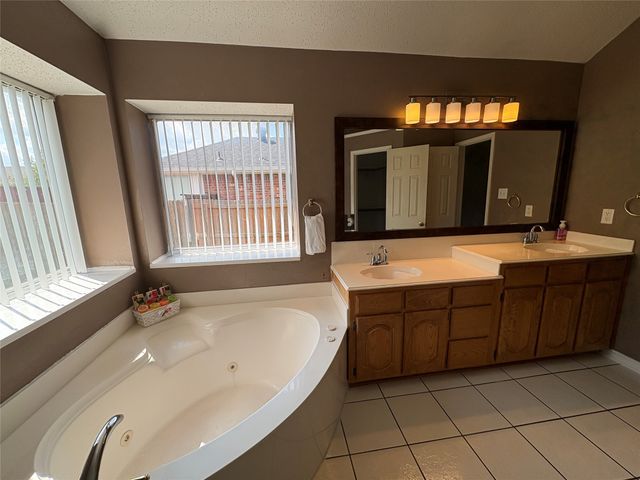 452 Parkshire Drive, Murphy, TX 75094