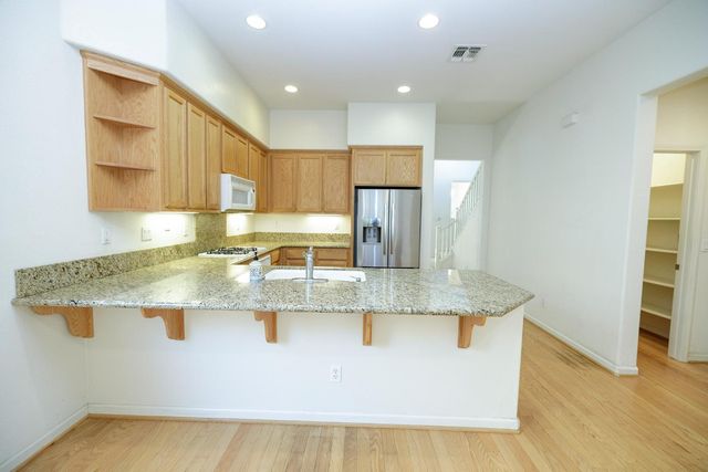 561 Stetson Dr, Oakdale, CA 95361