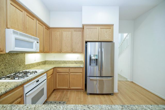 561 Stetson Dr, Oakdale, CA 95361